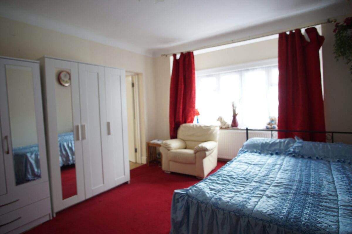 Ravenscroft Ave, Wembley, HA9