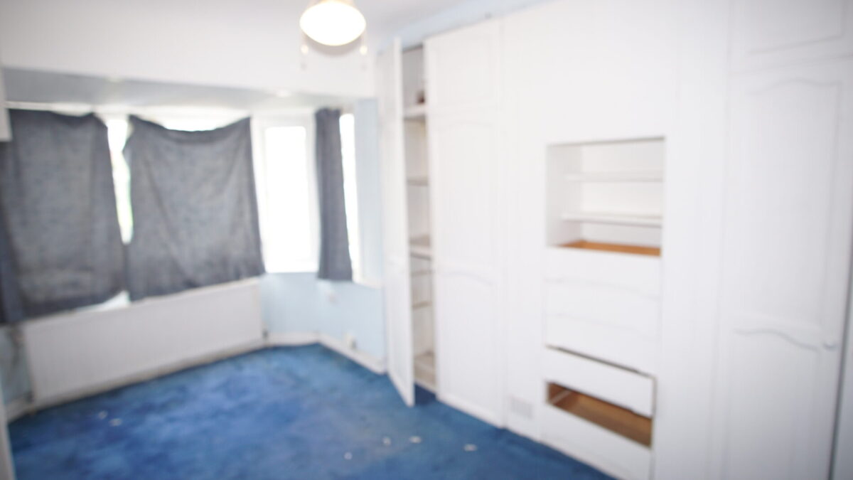 Coniston Avenue, Parivale, UB68EG