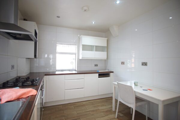 Queens Avenue, Watford, WD18