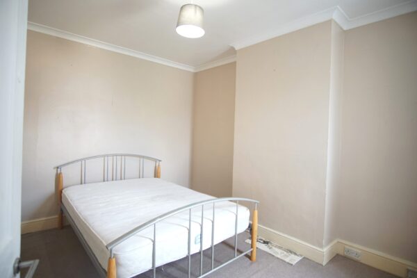 Queens Avenue, Watford, WD18