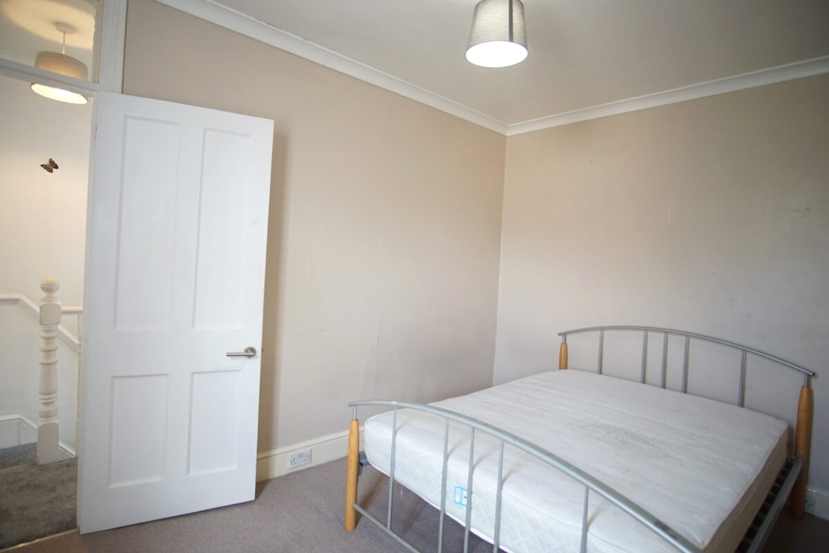 Queens Avenue, Watford, WD18