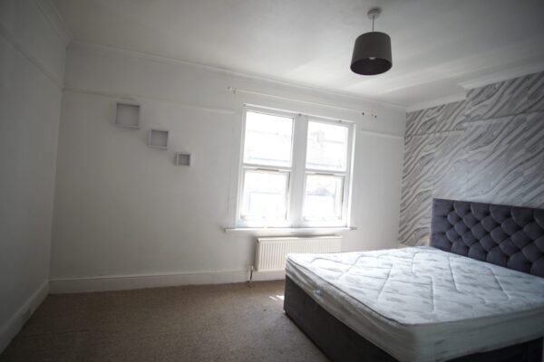 Queens Avenue, Watford, WD18