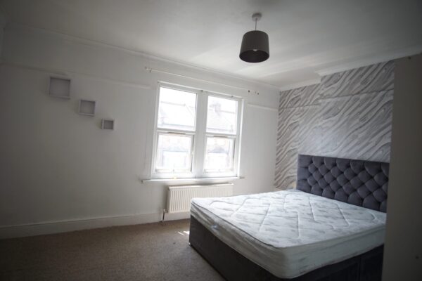 Queens Avenue, Watford, WD18