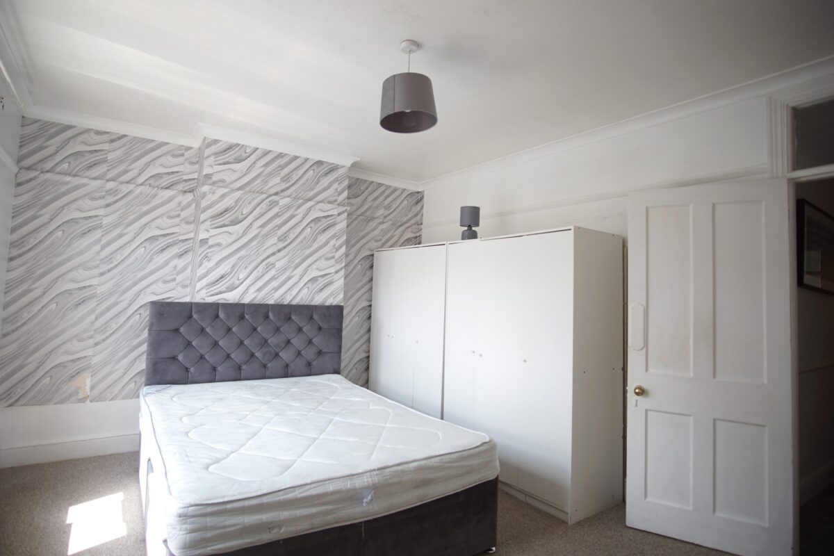 Queens Avenue, Watford, WD18