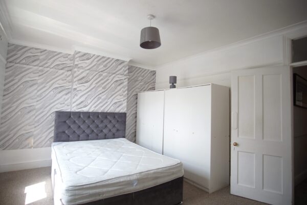 Queens Avenue, Watford, WD18