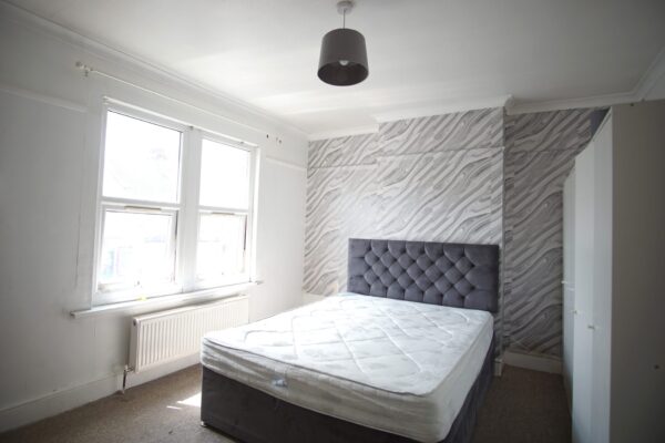 Queens Avenue, Watford, WD18