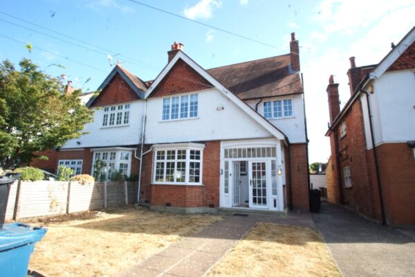Willington road, Pinner, HA54NF
