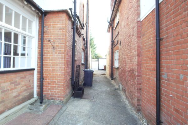 Willington road, Pinner, HA54NF