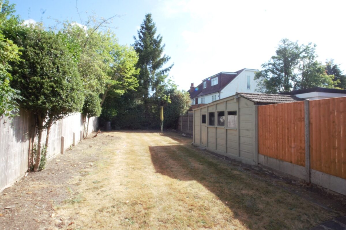 Willington road, Pinner, HA54NF