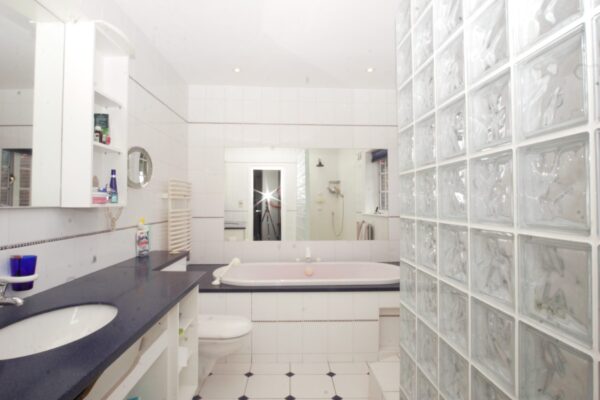 Willington road, Pinner, HA54NF