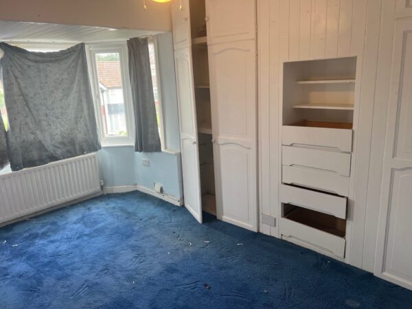Coniston Avenue, Parivale, UB68EG