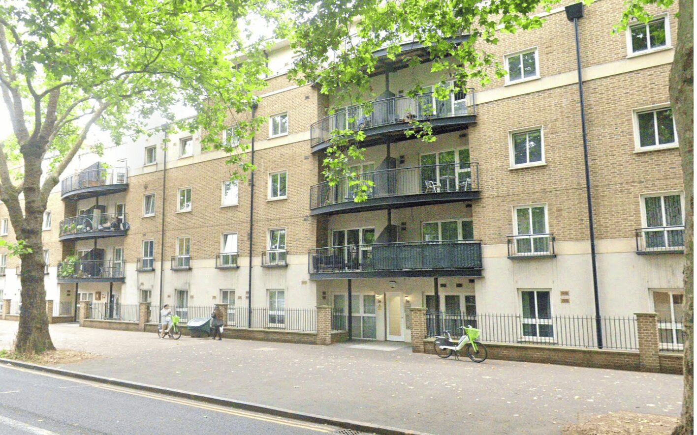 Flat2, Kennington Road, SE11