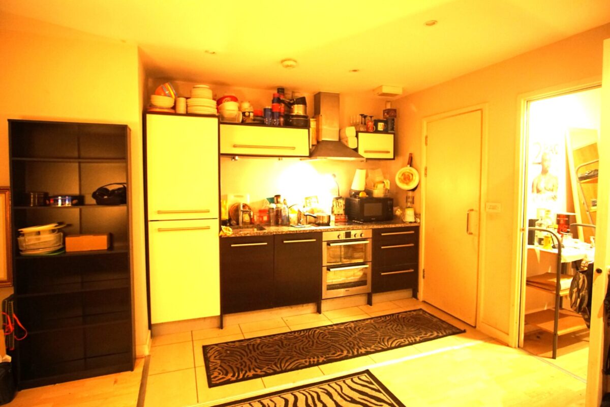 Flat2, Kennington Road, SE11