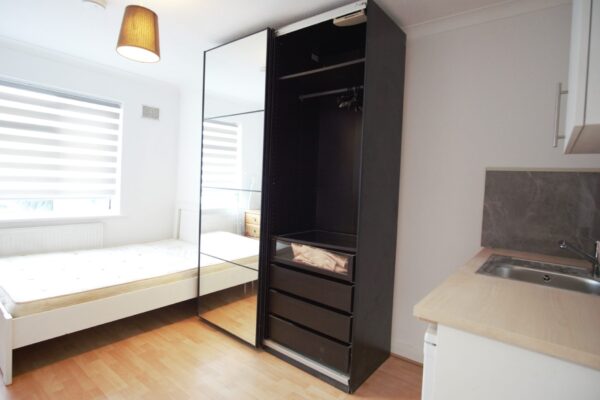 Gifford Gardens, Greenford, W7
