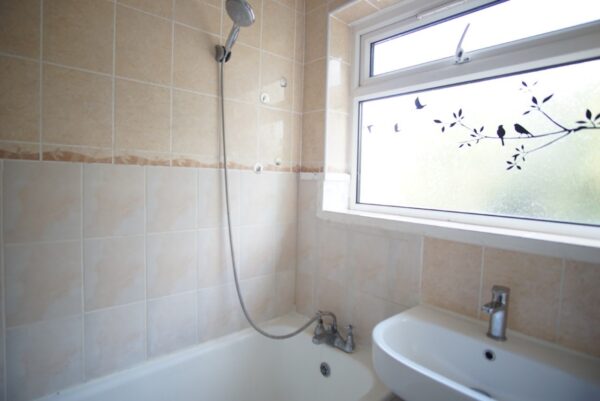 Shaftesbury avenue, South Harrow, HA20AN